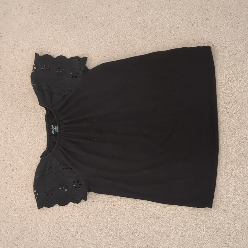 Black shirt with cute flower sleeves